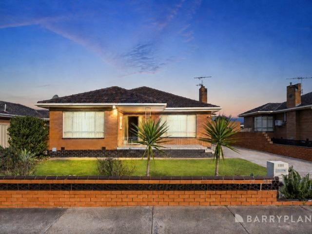Beautifully Renovated Family Living with Timeless Appeal