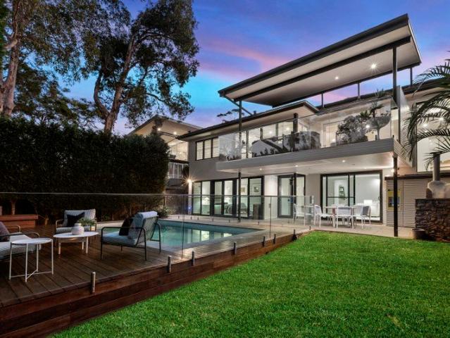 Beautifully renovated family residence in a prestigious harbourside setting