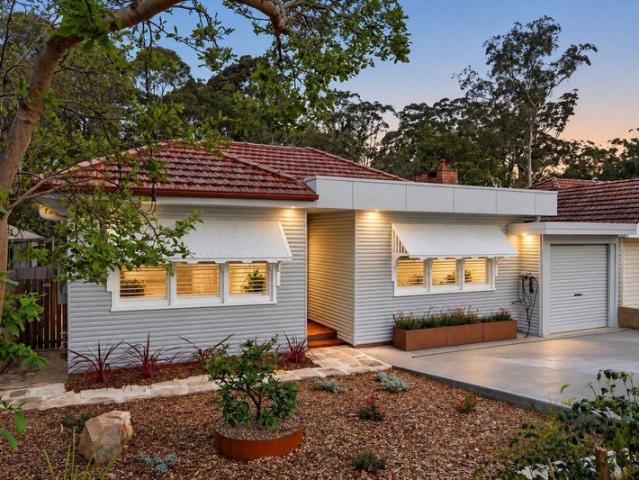 Beautifully Renovated Family Retreat with Reserve Backdrop
