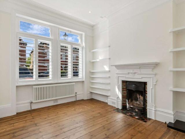Beautifully renovated five bedroom home in Twickenham