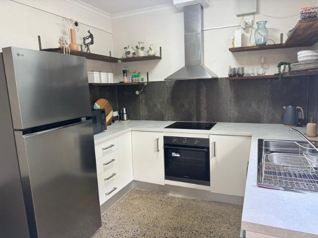 BEAUTIFULLY RENOVATED & FULLY FURNISHED EDGE HILL TOWNHOUSE