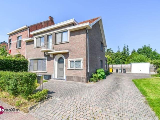 Beautifully renovated house with 3 bedrooms near the center