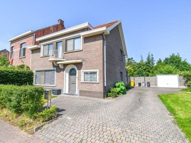 Beautifully renovated house with 3 bedrooms near the center