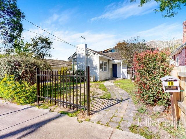 Beautifully Renovated Home with Multiple Living Spaces & Expansive Garden