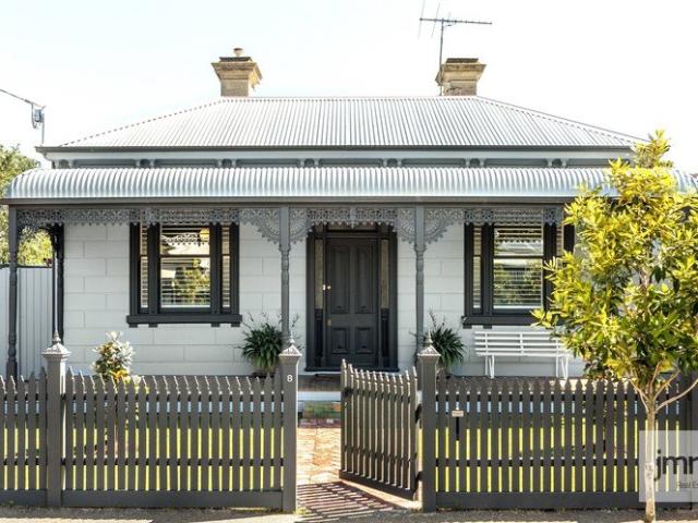 Beautifully Renovated Home with Separate Studio