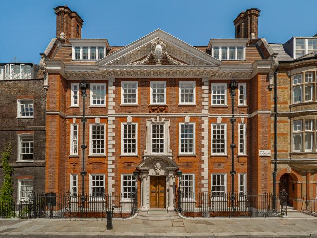 Beautifully renovated home in the heart of London