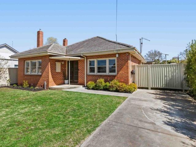 Beautifully Renovated Home in a Prime Wendouree Pocket