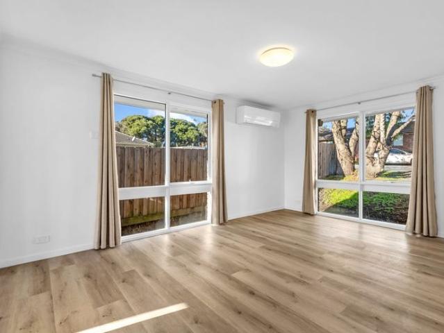 Beautifully renovated home in Frankston High School Zone!