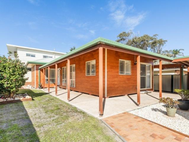 BEAUTIFULLY RENOVATED HOME NEAR BOAT HARBOUR BEACH