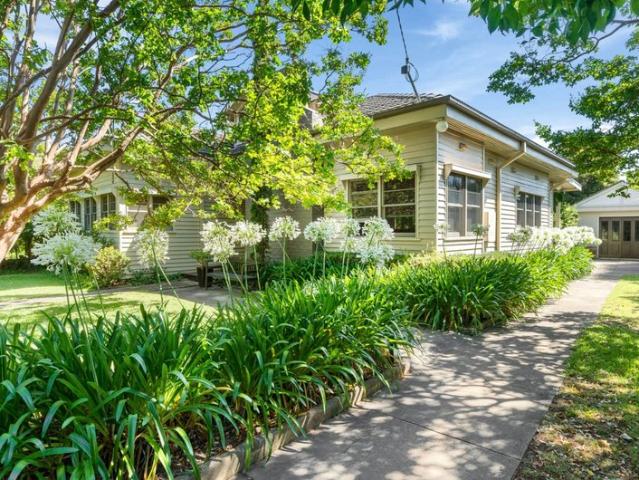 Beautifully Renovated Home Overlooking Seven Creeks