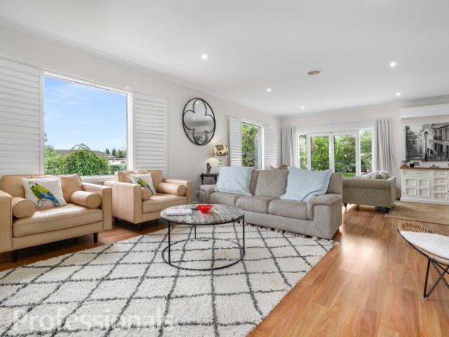 Beautifully Renovated on Large Block in Sought After cul de sac