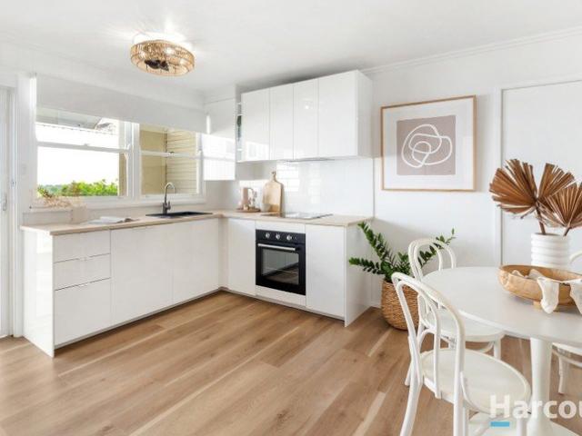 Beautifully renovated one bedder stroll to village heart