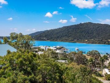 Beautifully Renovated Oceanview Apartment