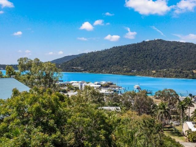 Beautifully Renovated Oceanview Apartment