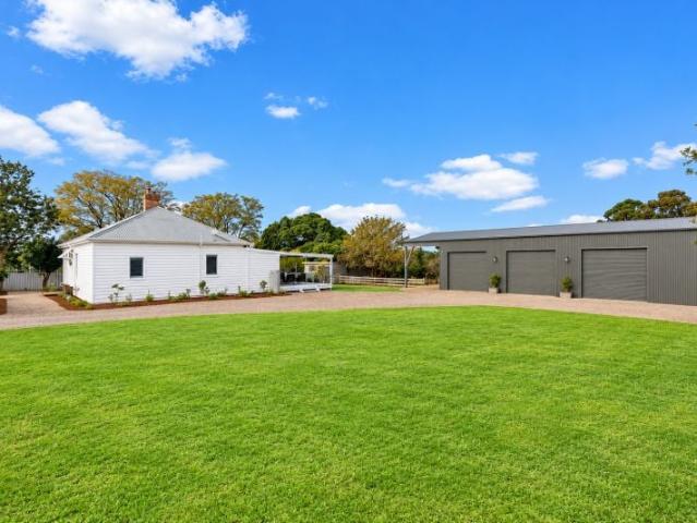 3 Bedroom Home With Large Shed 6 Month lease