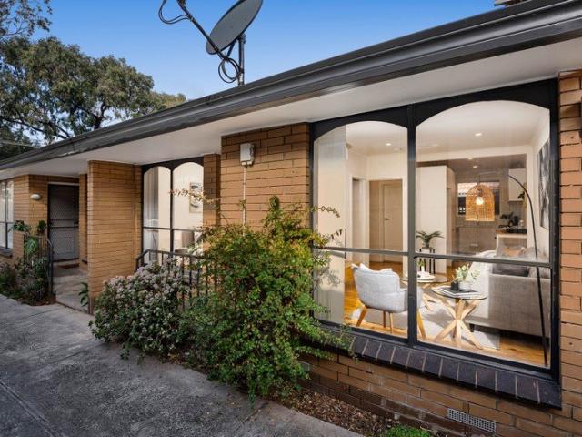 Beautifully renovated, move in ready in the heart of Brunswick