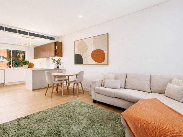 Beautifully Renovated North Facing Apartment in a Prime Lifestyle Location