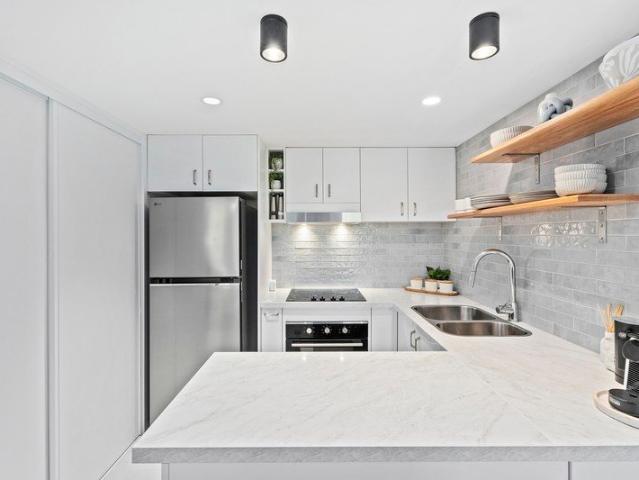 Beautifully renovated North facing ground floor apartment walking distance to the beach