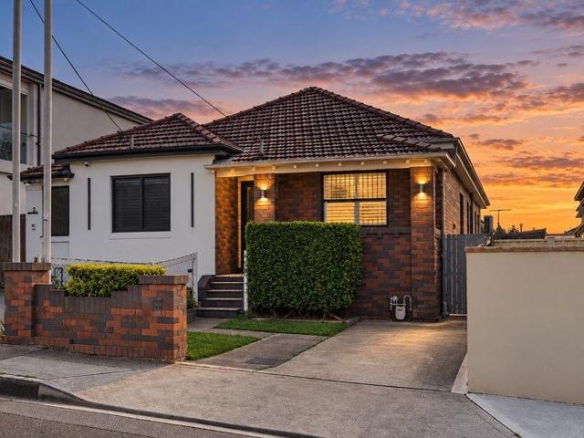 Beautifully Renovated Semi with Space, Style and Convenience