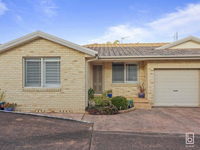 Beautifully Renovated, Single Level Villa. Simply Move In and Unpack