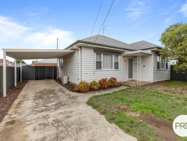 BEAUTIFULLY RENOVATED, SPACIOUS FAMILY HOME CLOSE TO EVERYTHING!