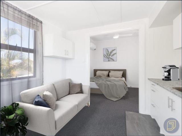 Beautifully Renovated Studio: All Utilities Included in Prime Deagon Location!