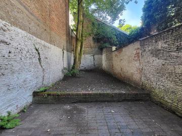 Beautifully renovated studio with large garden AVAILABLE IMMEDIATELY