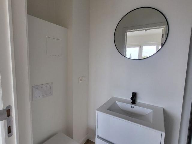 Beautifully renovated studio with spacious terrace IMMEDIATELY AVAILABLE