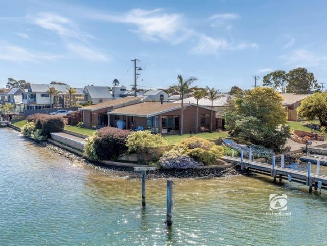 BEAUTIFULLY RENOVATED, PERFECTLY POSITIONED ON THE WATER