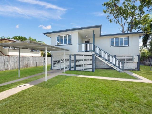 BEAUTIFULLY RENOVATED QUEENSLANDER WITH STUNNING KITCHEN & HUGE YARD!