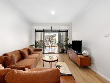 Beautifully Renovated Woolstore Conversion Offers Space, Light & Timeless Elegance