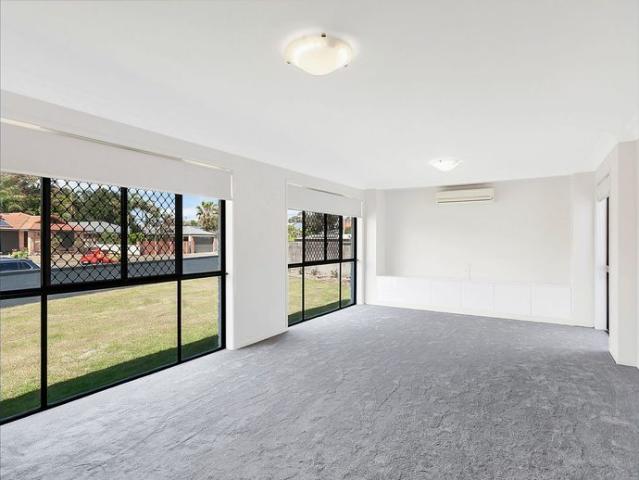 Beautifully Renovated Waterfront Family Home!