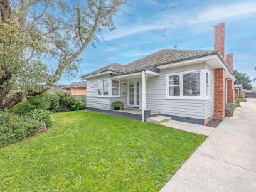 Beautifully Renovated Weatherboard Home in Brown Hill