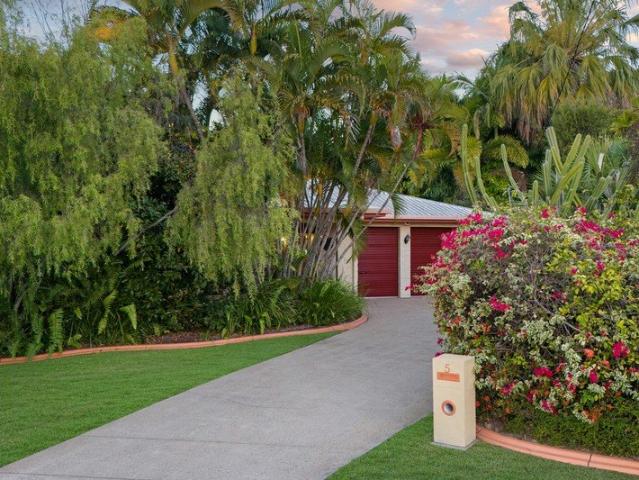 Beautifully Renovated with a Pool on 1,158m²