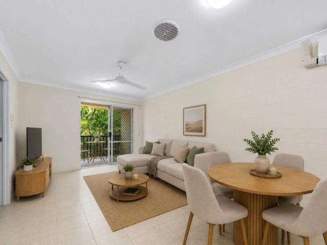 Beautifully Renovated Townhouse in a Convenient Location