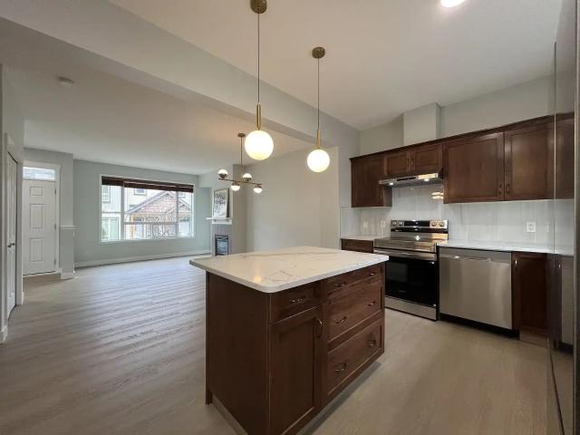 Beautifully Renovated Townhouse in Kincora NW, New Appliances — 3 Bedrooms Townhouse