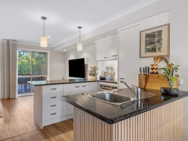 Beautifully Renovated Townhouse with Leafy Hinterland Views