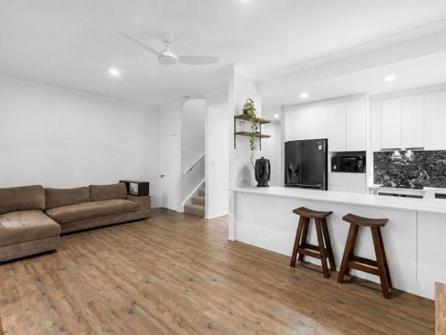 Beautifully Renovated Townhouse with Private Outdoor Living
