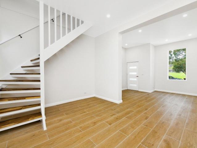 Beautifully Renovated Terrace A Must See!