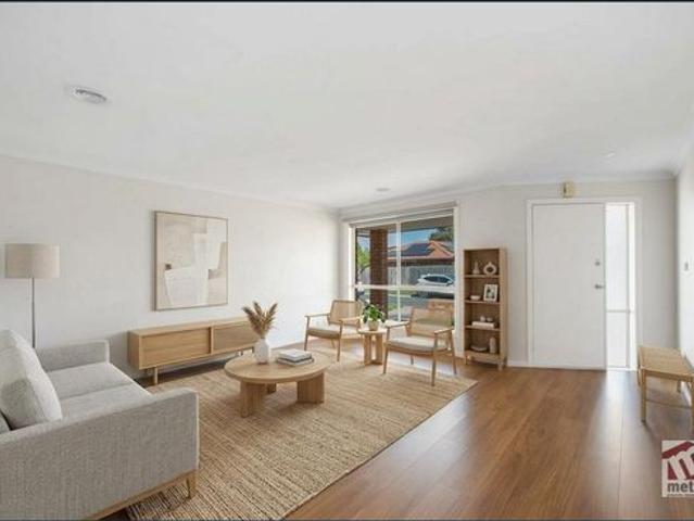 BEAUTIFULLY RENOVATED THREE BEDROOM FAMILY HOME!
