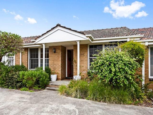 Beautifully Renovated Two Bedroom Unit Close to the Beach