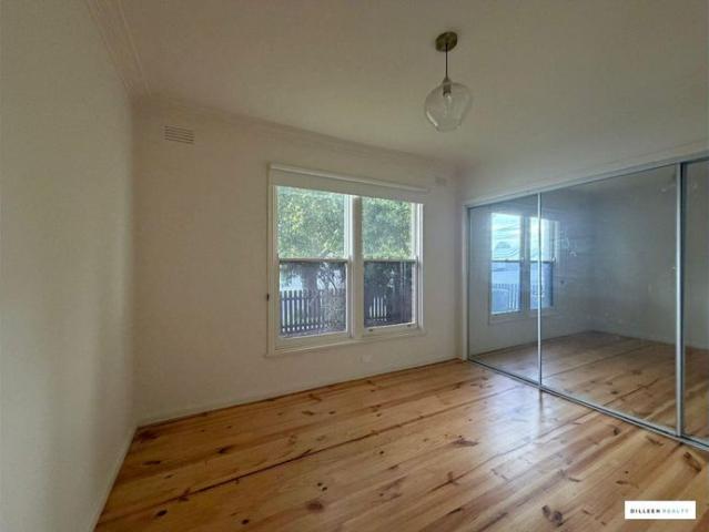 BEAUTIFULLY RENOVATED TWO BEDROOM UNIT IN PRIME EAST GEELONG