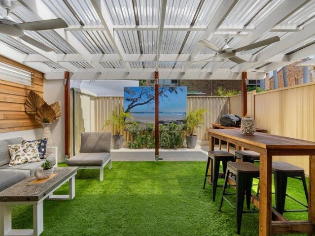 Beautifully Renovated Unfurnished Townhouse in Boutique Complex of Only Six