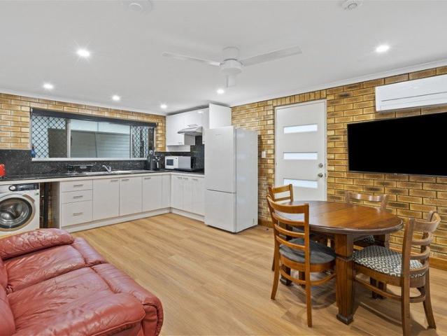 Beautifully Renovated Unit and Fully Furnished in the heart of Chermside