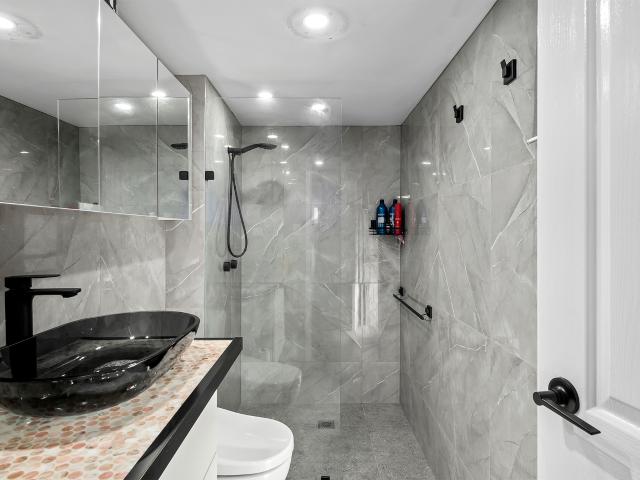 Beautifully renovated unit in the heart of Albion!