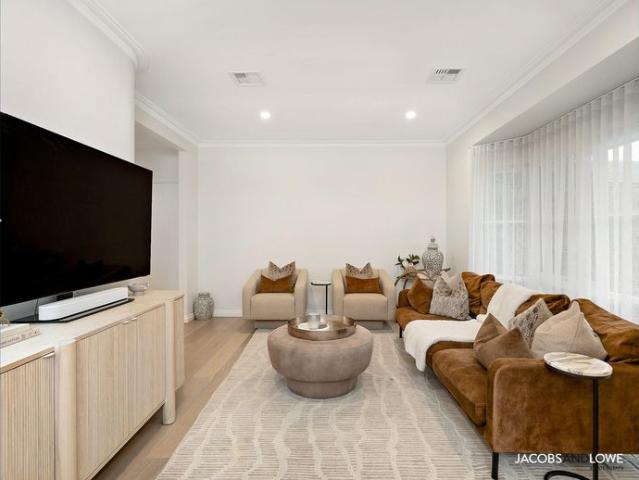 Beautifully Renovated Unit in the Heart of Mount Eliza