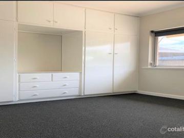 Beautifully Renovated Unit in Great Location