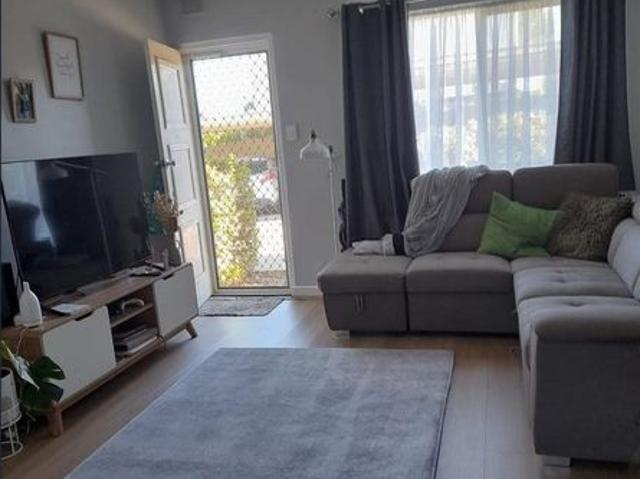 Beautifully Renovated Unit in Prime Torrens Park Location