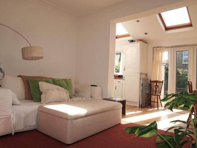 Beautifully refurbished 2 bedroom terrace in W13