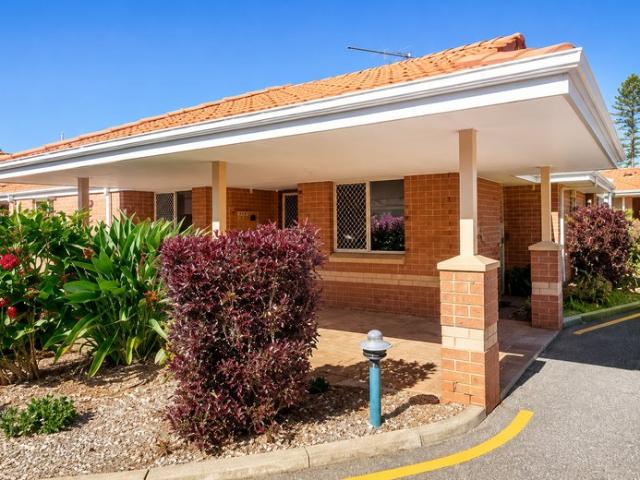 Beautifully Refurbished 2 Bedroom Unit with Spacious Alfresco Living